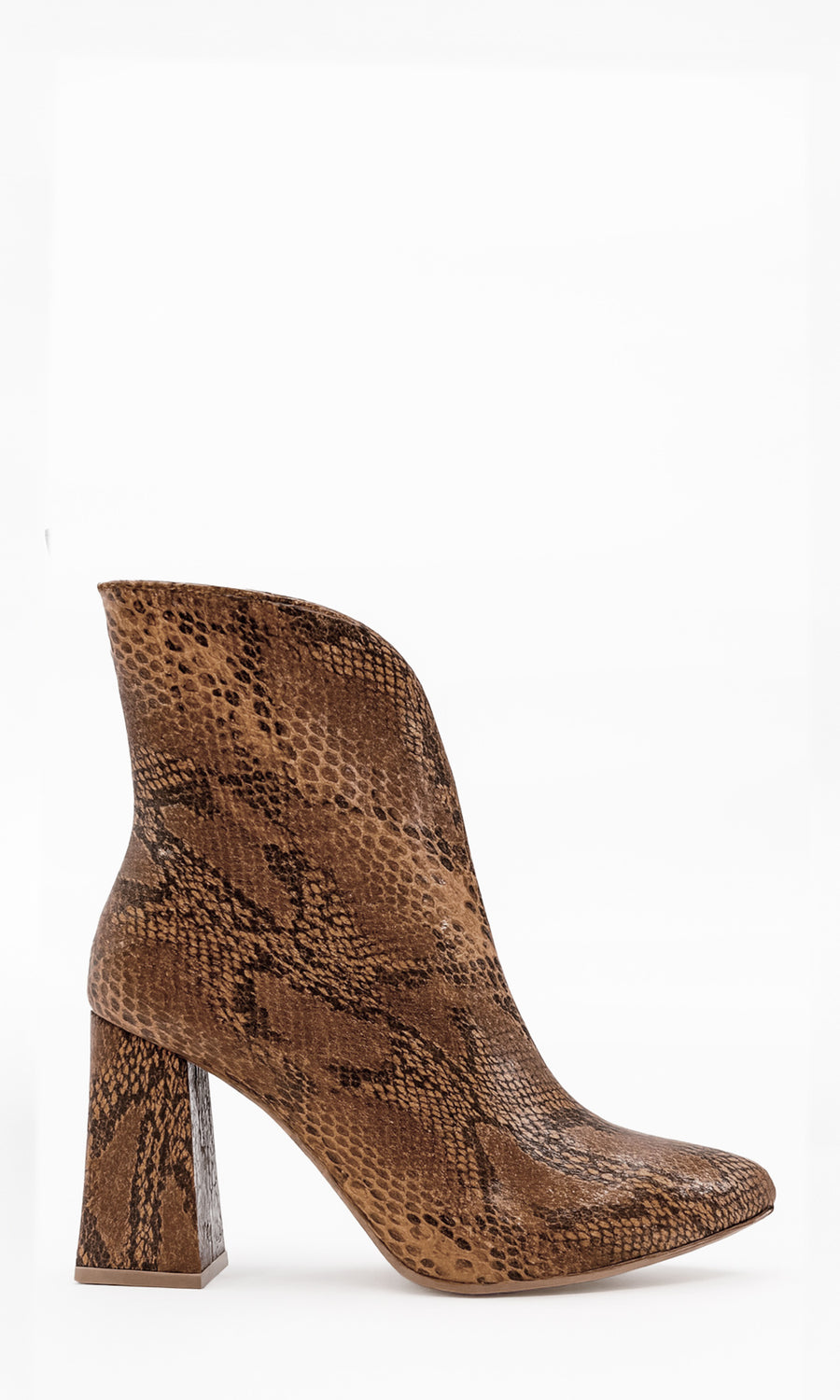 RAVEN COMO COMBINAR BOTINES CAFES CON TEXTURA SNAKE Y VESTIDO LARGO MIDI PARA VERSE CASUAL-CHIC EN SALIDAS CON AMIGAS