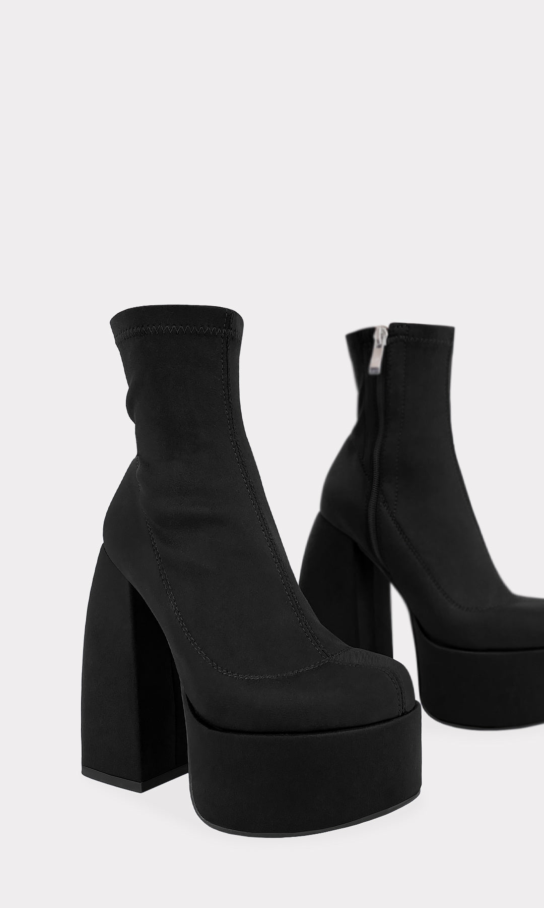 REBEL BOTAS NEGRAS QUE ESTAN EN TENDENCIA PARA MUJER CONFECCIONADAS EN LYCRA CON PLATAFORMA REDONDA Y TACON GRUESO DE 14.5 CM 