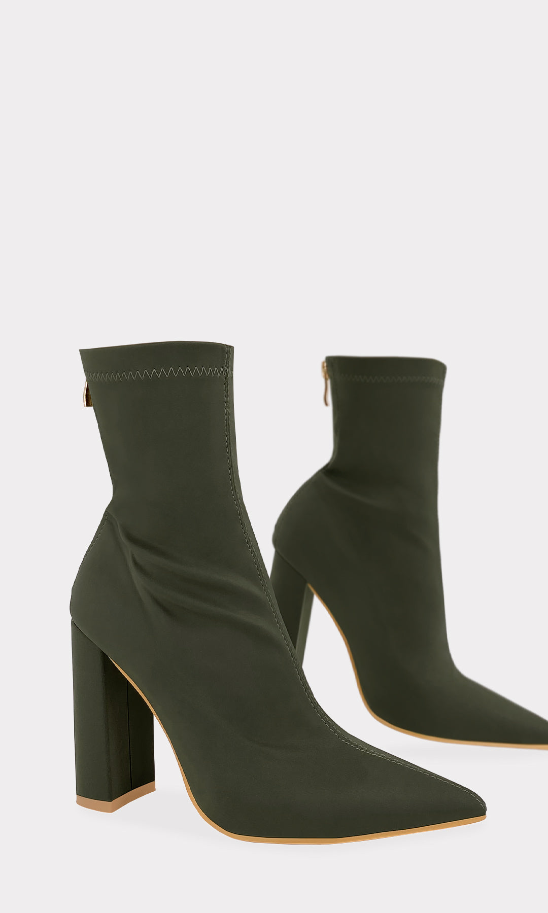 RHIANNA BOTINES PUNTIAGUDOS COLOR VERDE OLIVO CON CIERRE DORADO EN LA PARTE TRASERA Y TACON CUADRADO DE 10 CM PARA MUJER FASHION