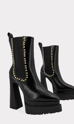 ROCKER BOTAS NEGRAS CONFECCIONADAS EN CUERO SINTETICO CON ESTOPEROLES DORADOS ALREDEDOR DE ELASTICOS A LOS COSTADOS PARA MUJER FASHION