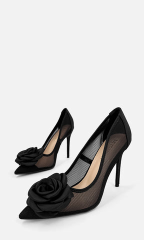 ROSABELLE STILETTOS NEGROS DE TACON ALTO 10.5 CM CON DETALLE DE MESH EN LOS COSTADOS Y SATIN EN DETALLE DE FLOR 3D EN PUNTA CERRADA