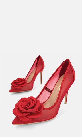 ROSABELLE ZAPATOS ROJOS ALTOS DE TACON DELGADO 10.5 CM CONFECCIONADOS EN MESH Y SATIN CON DETALLE DE FLOR 3D EN TERMINACION PUNTIAGUDA 