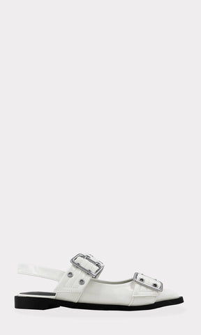 ROSALYN ZAPATOS SLINGBACK CON CINTA ANCHA AJUSTABLE ARRIBA DEL EMPEINE DE TERMINACION PUNTIAGUDA Y HOJILLOS METALICOS AL FRENTE