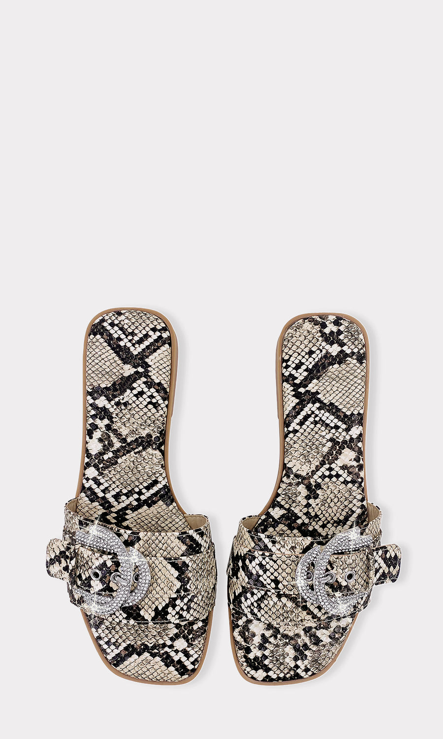 RUST LOOK PARA USAR EN PUEBLOS MAGICOS COMBINANDO SANDALIAS DE PISO CON ESTAMPADO SNAKE Y VESTIDO CROCHET MIDI COLOR BLANCO MARFIL 