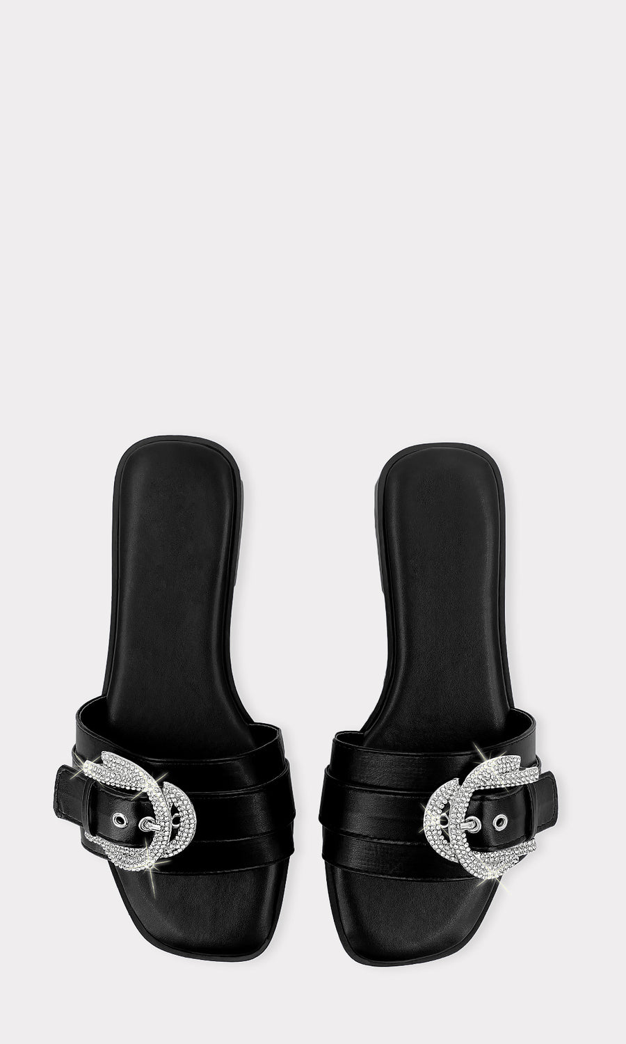RUST COMO COMBINAR VESTIDO DE CEBRA QUE ESTA EN TENDENCIA CON SANDALIAS NEGRAS DE PISO Y BRILLOS PARA VERSE GLAMOROSA EN DATES CASUALES