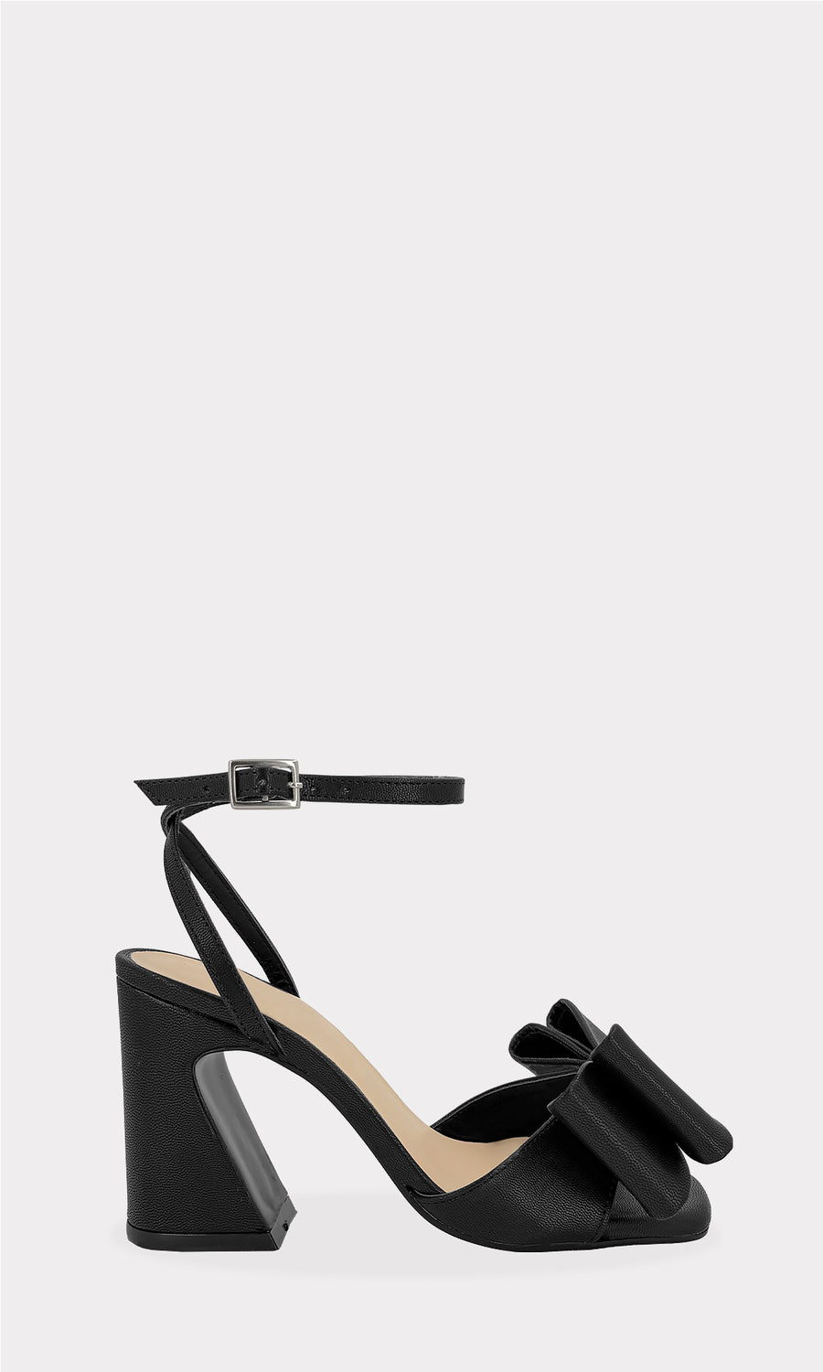 SABRINE OUTFIT PARA USAR EN PRIMERA CITA COMBINANDO ZAPATILLAS NEGRAS DE MOÑO CON VESTIDO VINO DE MANGA LARGA 