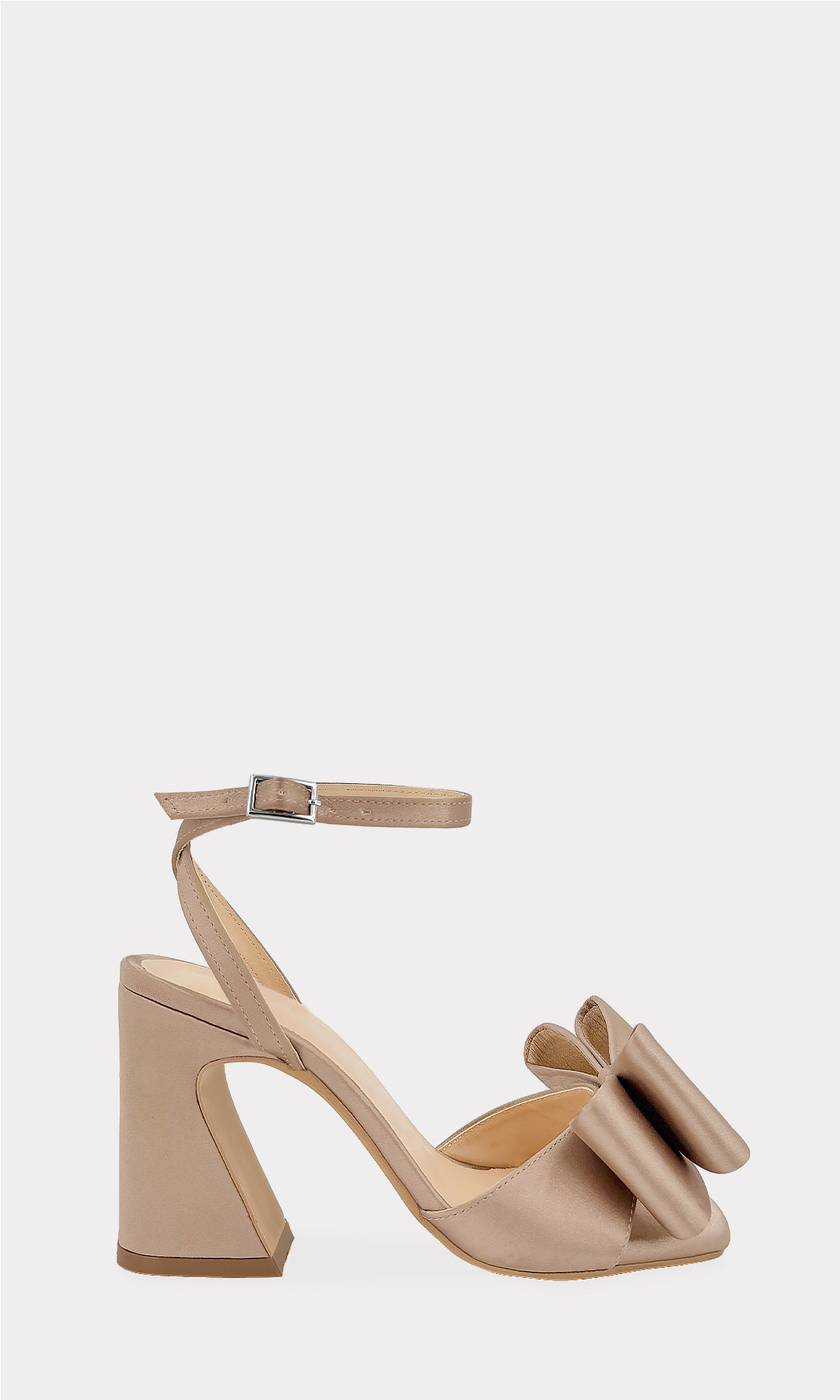 SABRINE ZAPATILLAS ABIERTAS DE PUNTA CUADRADA CON MOÑO EN STRAP ARRIBA DE LOS DEDOS Y TACON GRUESO