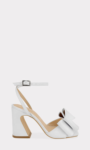 SABRINE ZAPATILLAS CON HEBILLA EN PULSERA Y DOBLE MOÑO EN STRAP ARRIBA DE LOS DEDOS CON TACON GRUESO