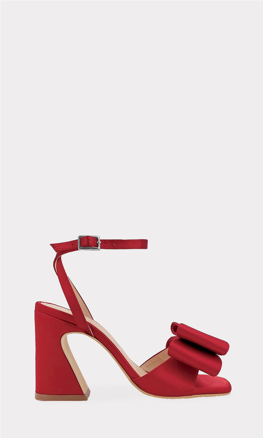 SABRINE COMO COMBINAR VESTIDO SUELTO CON ESTAMPADO DE LEOPARDO Y ZAPATILLAS ROJAS CON MOÑO PARA VERSE EN TENDENCIA