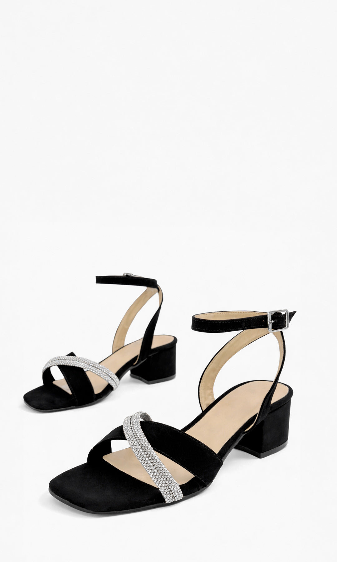 SANDIE ZAPATILLAS NEGRAS DE PUNTA CUADRADA ABIERTA CON STRAPS DE BRILLOS ARRIBA DE LOS DEDOS Y TACON CUADRADO DE 5.5 CM Y PULSERA TOBILLERA