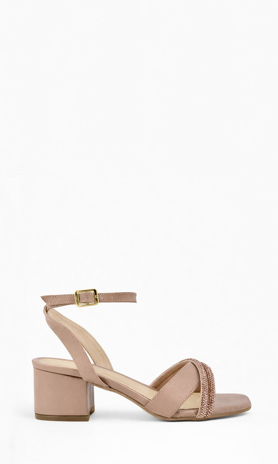 SANDIE LOOK DE FIESTA PARA USAR EN XV AÑOS COMBINANDO VESTIDO COLOR ROSA BABY CON ZAPATILLAS NUDE DE BRILLOS Y CABELLO SUELTO