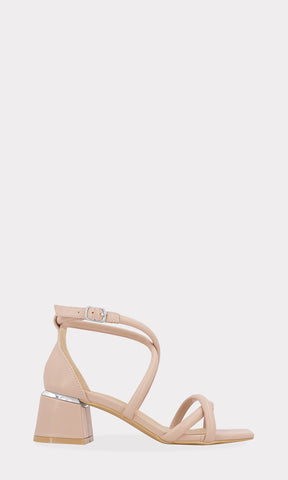 SERENITY ZAPATILLAS ABIERTAS CON PULSERA TOBILLERA AJUSTABLE DE DOBLE STRAP CRUZADO SOBRE LOS DEDOS Y PUNTA CUADRADA PARA DAMA
