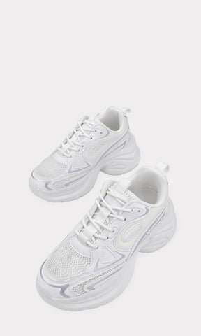 SHANNON DAD SNEAKERS BLANCOS CON DETALLES DE MALLA EN SU DISEÑO Y LINEAS PLATEADAS PARA MUJER DE PLATAFORMA REDONDA DE 4 CM
