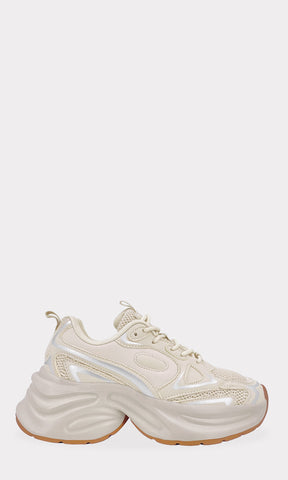 SHANNON DAD SNEAKERS EN TENDENCIA CON DISEÑO DE SUELA CHUNKY CON AGUJETAS CRUZADAS AL FRENTE PARA USAR CON JEANS