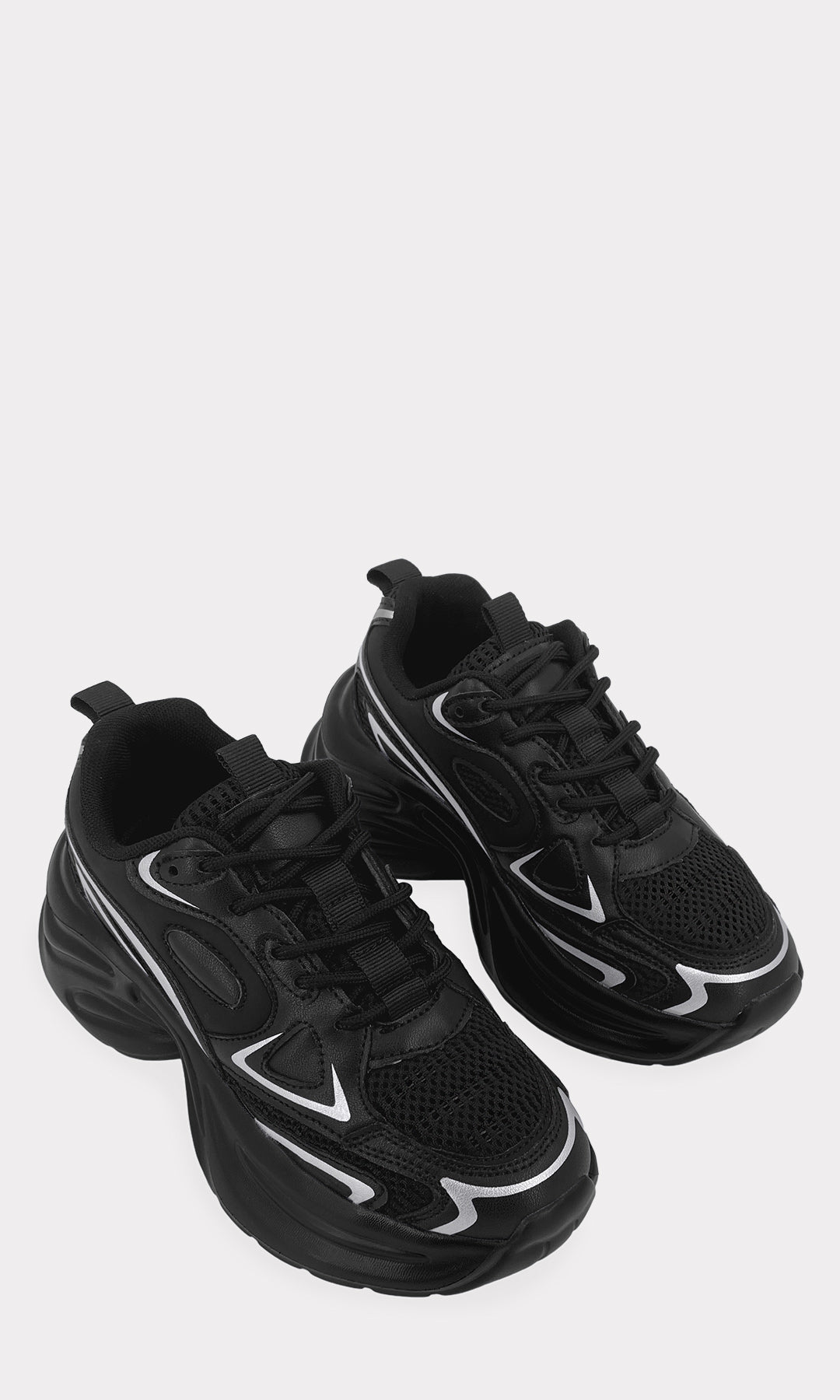 SHANNON TENIS NEGROS DE DISEÑO RETRO CON DETALLES DE MALLA Y CUERO SINTETICO ALREDEDOR PARA USAR CON PANTALONES DE MEZCLILLA
