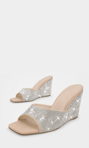 SILVANA TACONES NUDE CON BRILLOS PLATEADOS EN STRAP ANCHO ARRIBA DE LOS DEDOS CON DISEÑO DE METER ESTILO MULES HECHOS EN NUCOCK PARA VESTIDOS