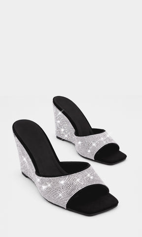 SILVANA ZAPATILLAS NEGRAS CONFECCIONADAS EN NUBOCK CON TACON WEDGE DE BRILLOS PLATEADOS DE 8.5 CM Y TERMINACION CUADRADA PARA FIESTA DE NOCHE 