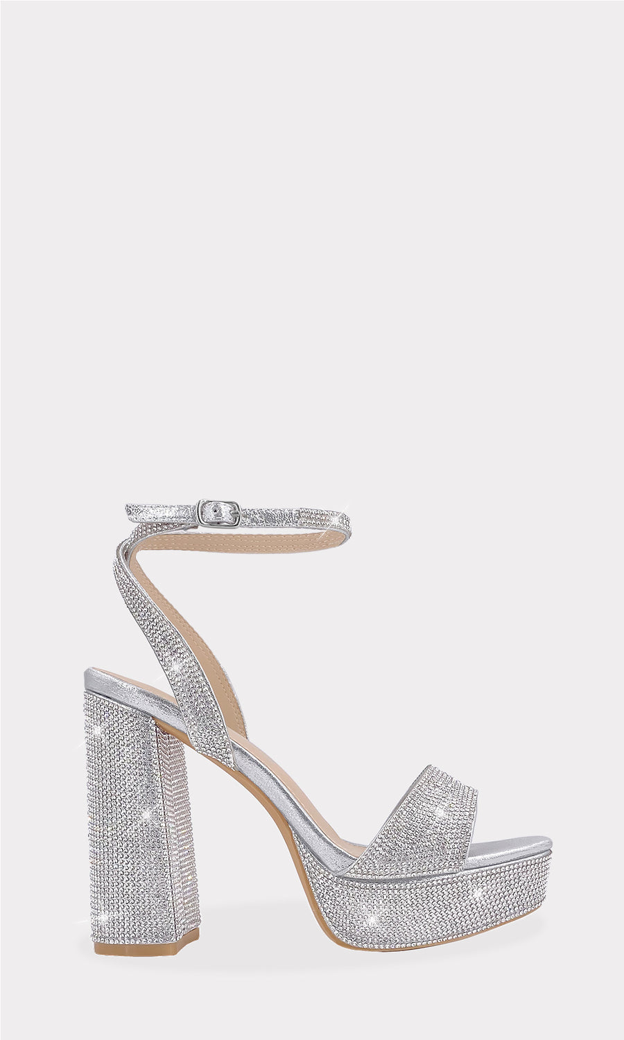 SOANE CHICA LUCE VESTIDO NEGRO CON DETALLES DE FLORES BLANCAS A JUEGO CON ZAPATOS PLATEADOS DE PLATAFORMA CON BRILLOS