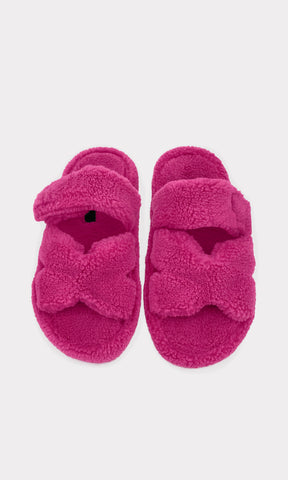 SOFTY SANDALIAS ABIERTAS CONFECCIONADAS EN PELUCHE ROSA FUCSIA CON CINTA DE VELCRO EN EMPEINE Y SUELA REDONDA DE 3 CM PARA MUJER 