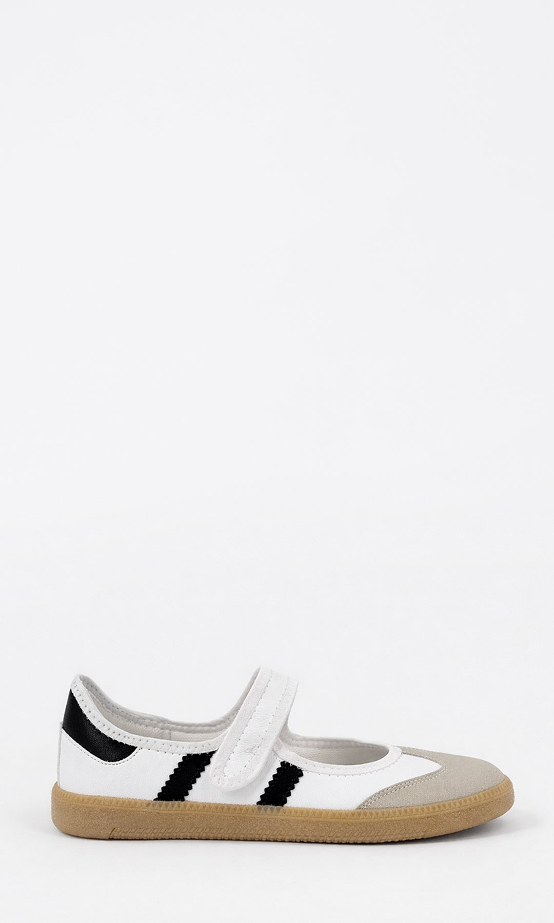 SOLANA TENIS BLANCOS CON DETALLES EN NEGRO TIPO MARY JANE EN TENDENCIA CON SUELA DE GOMA Y VELCRO EN STRAP PARA MUJER 