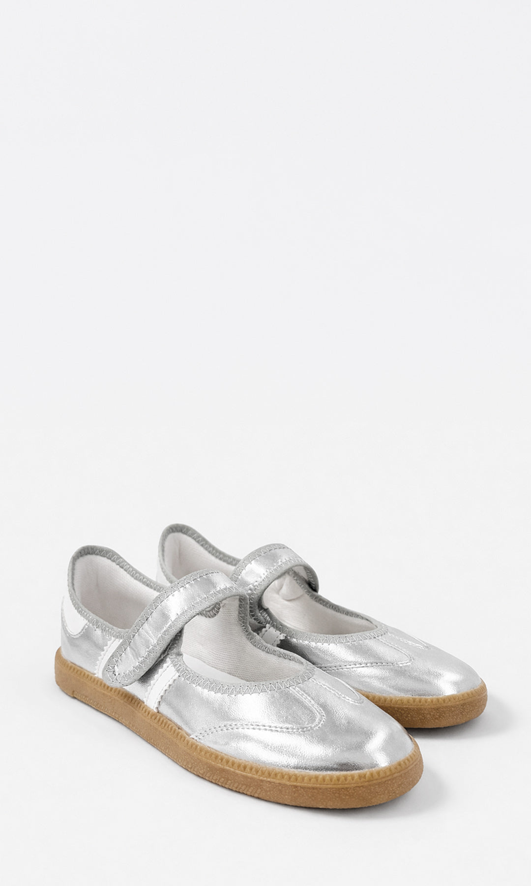 SOLANA TENIS MARY JANE DE MODA CON PUNTA REDONDA Y STRAP EN EMPEINE PARA USAR CON JEANS 