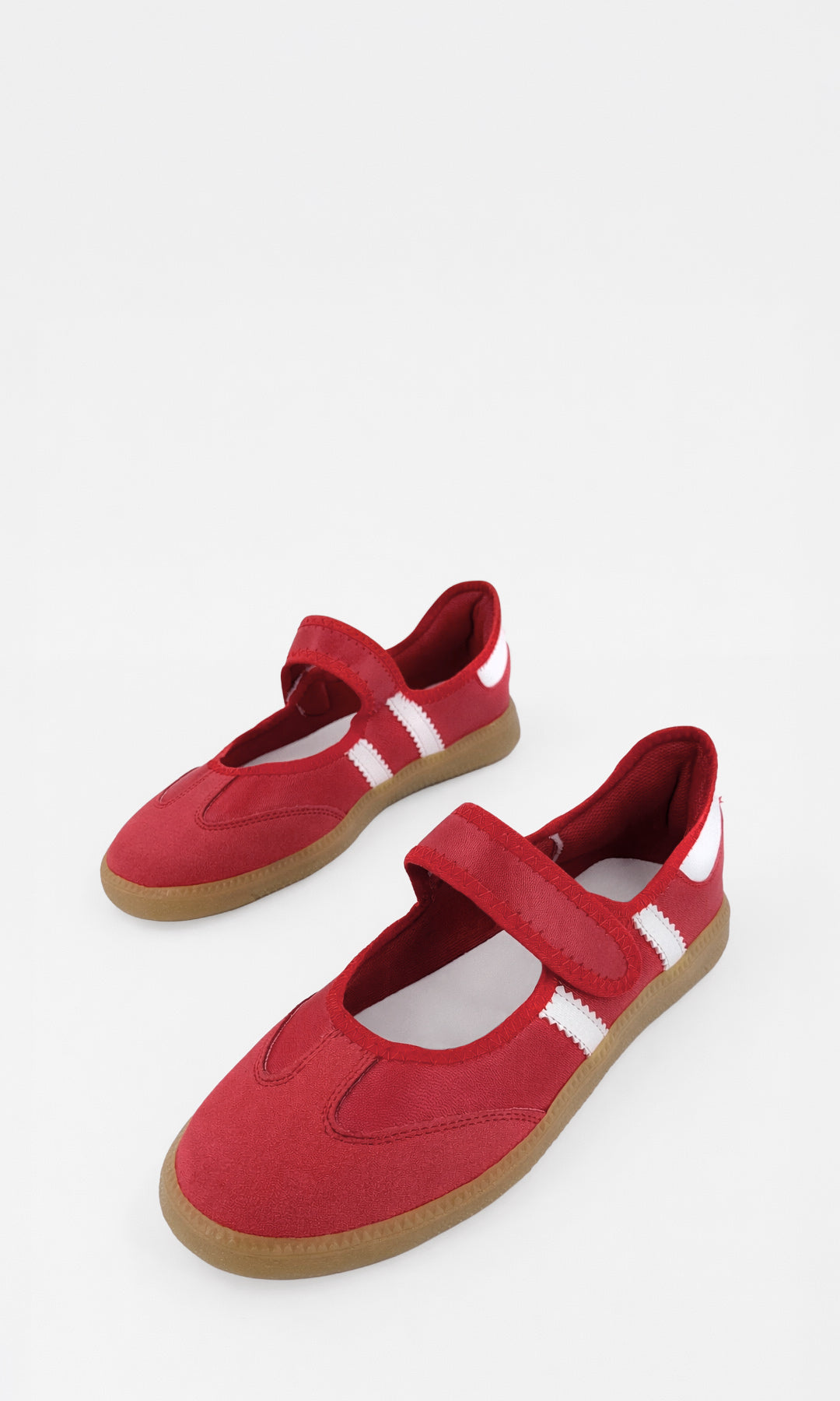 SOLANA TENIS MARY JANE TIPO SAMBA DE PUNTA REDONDA CON STRAP EN EMPEINE PARA MUJER