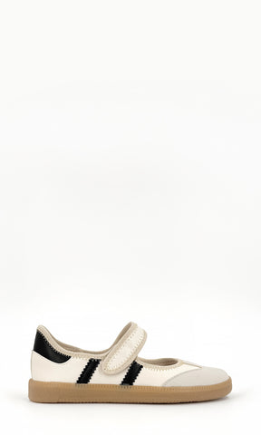 SOLANA TENIS DE PUNTA REDONDA CON STRAP DE VELCRO EN EMPEINE ESTILO MARY JANE EN TENDENCIA