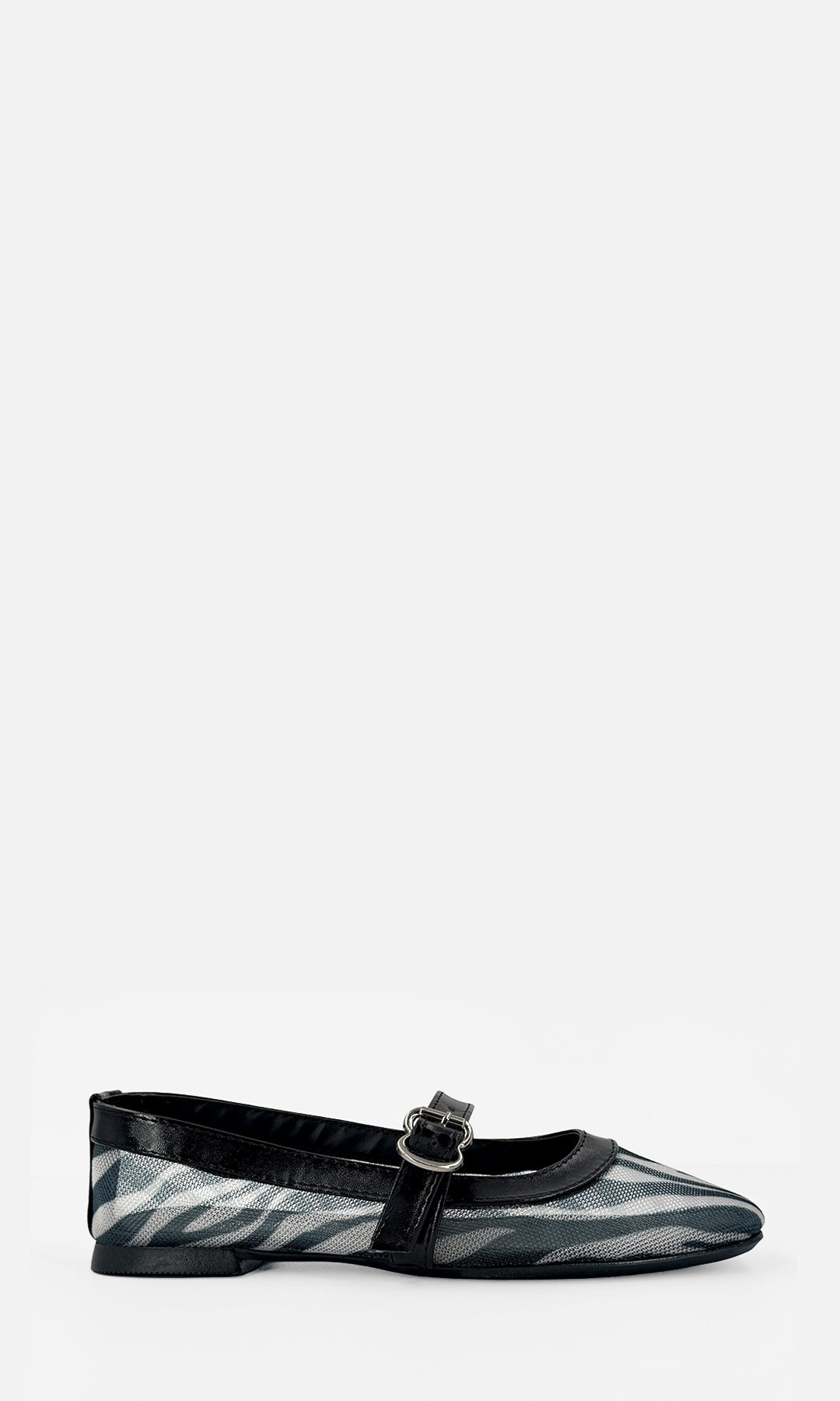 SOLSTICE FLATS NEGROS EN TENDENCIA CON CORREA Y ESTAMPADO CEBRA PUNTA CUADRADA DISEÑO LIGERO PARA MUJER QUE BUSCA ESTILO Y COMODIDAD