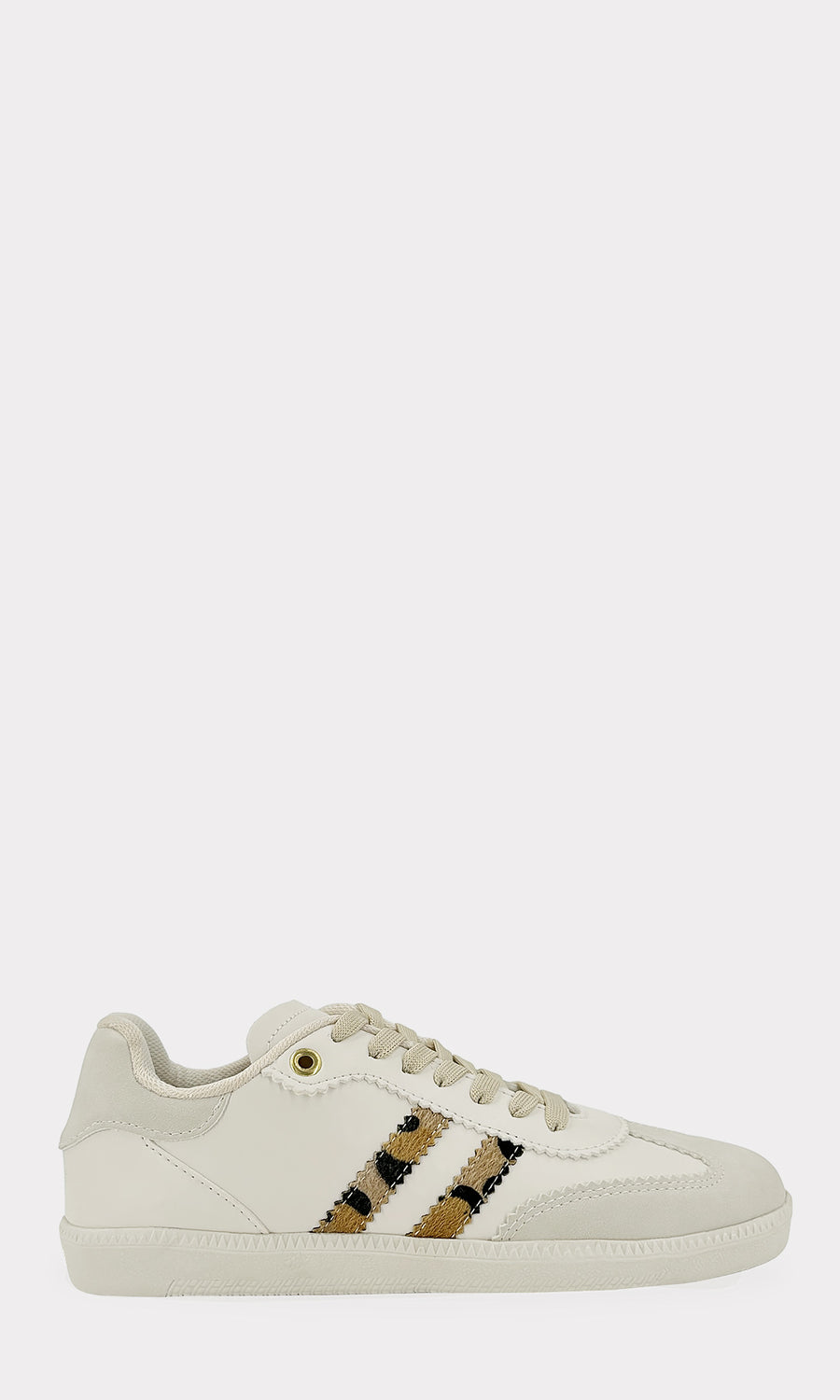 STELLAR SNEAKERS CON DETALLES DE LEOPARDO PARA COMBINAR CON PANTALONES JOGGER Y BLUSA DE MANGA LARGA EN LOOK CASUAL