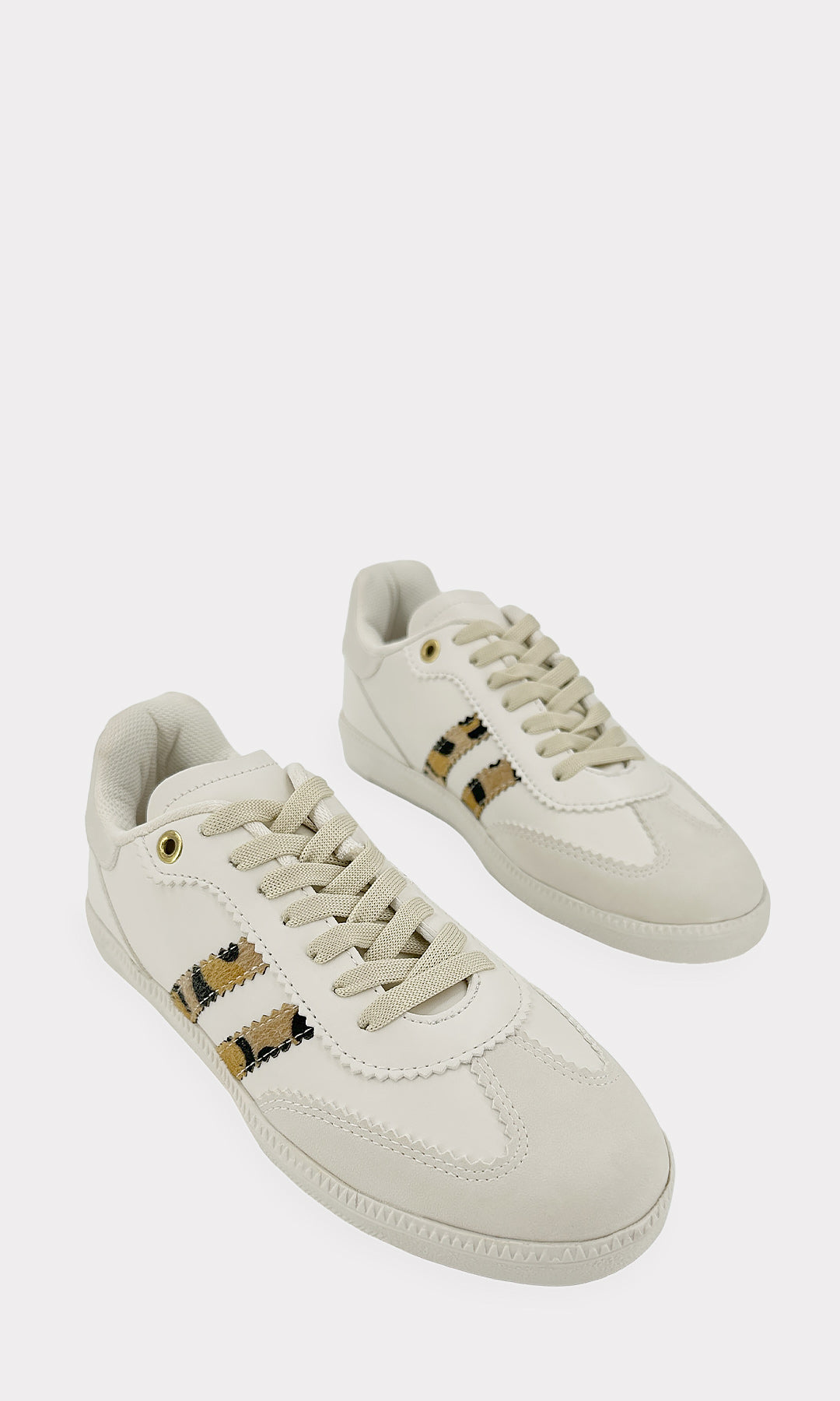 STELLAR TENIS LEOPARDO CONFECCIONADAS EN VINIPIEL CON AGUJETA ARRIBA DEL EMPEINE Y SUELA DE 2 CM EN TENDENCIA PARA USAR EN LA UNIVERSIDAD