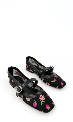 SUGAR ZAPATO TIPO FLAT FLORAL NEGRO CON CORREA FRONTAL PUNTA CUADRADA DISEÑO CÓMODO PARA MUJER Y ESTILO URBANO