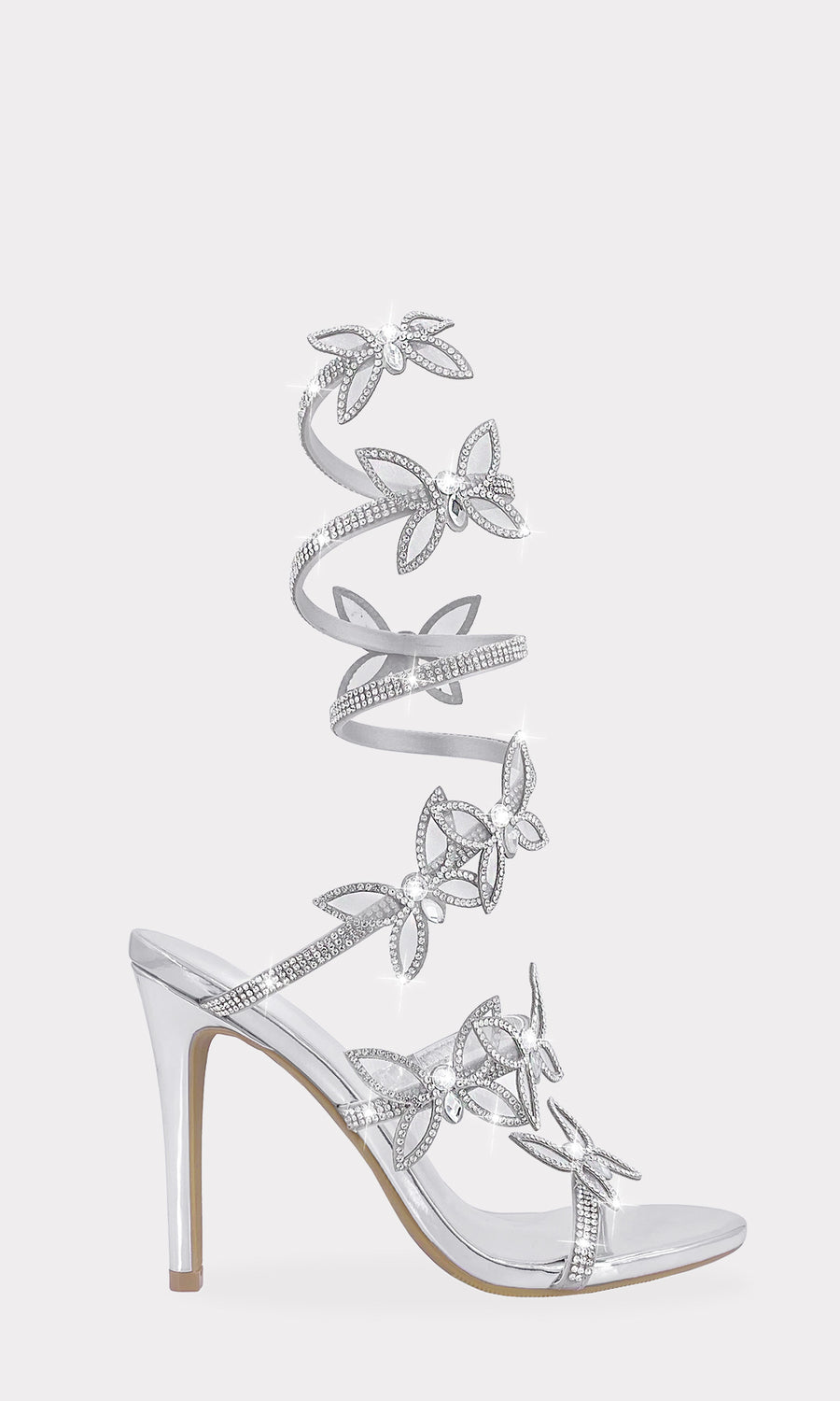 SUGEY COMO COMBINAR ZAPATILLAS PLATEADAS CON MARIPOSAS Y VESTIDO COLOR MELOCOTON A JUEGO DE MAXI ANILLO PARA VERSE CHIC 