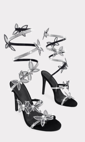 SUGEY ZAPATILLAS NEGRAS DE PUNTA ABIERTA CON BRILLOS Y MARIPOSAS EN ESPIRAL RIGIDO CON TACON DELGADO DE 10.5 CM CONFECCIONADOS EN NUBOCK
