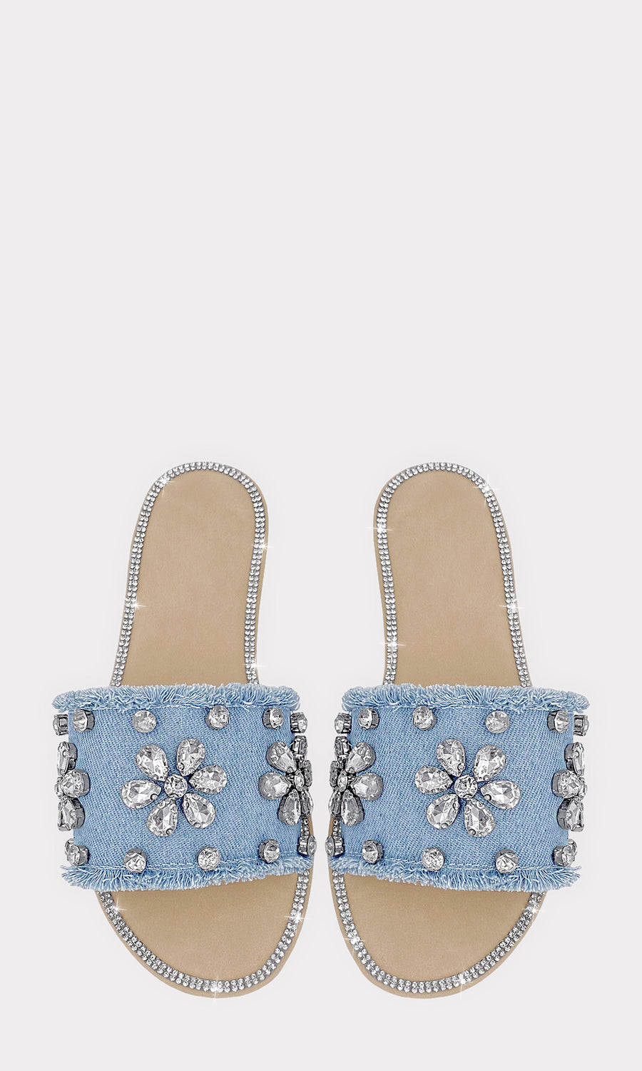 SUNFLOWER COMO COMBINAR SANDALIAS DE MEZCLILLA CON VESTIDO LARGO EFECTO DENIM Y PULSERAS TOBILLERAS PLATEADAS PARA LUCIR LINDA
