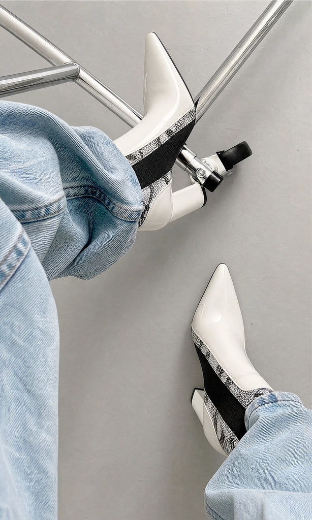 TESSA BOTINES BLANCOS CON DETALLES DE SNAKE A LOS LADOS PARA COMBINAR CON PANTALON DE MEZCLILLA Y LUCIR EN TENDENCIA