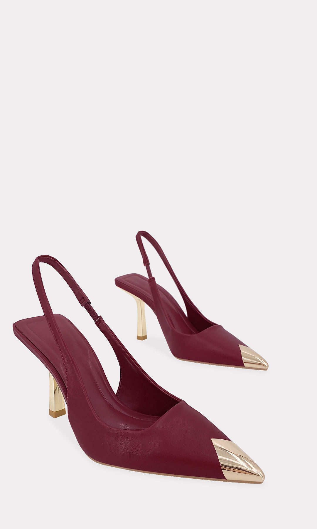 TOKYO TACONES ROJOS DESTALONADOS DE CUERO SINTETICO CON DETALLE DE PUNTA DORADA EN PICO Y STRAP DELGADO EN TALON PARA USAR EN OFICINA