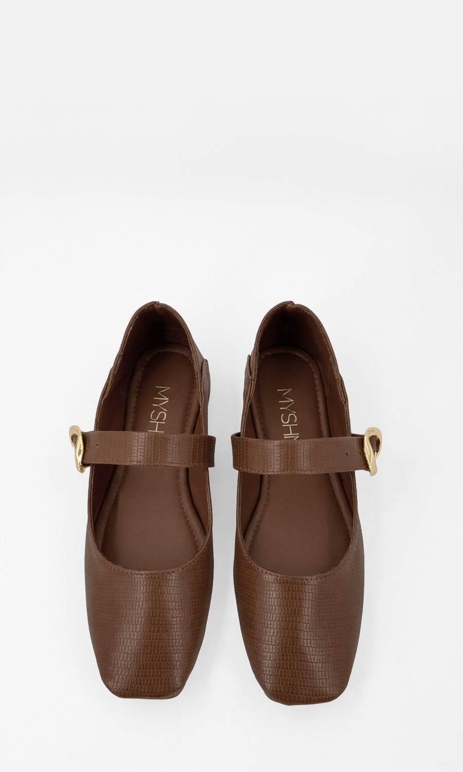 VALERIE COMO COMBINAR VESTIDO CAFE CANALE DE MANGA LARGA CON ZAPATOS MARY JANE Y PULSERA DORADA PARA LUCIR CASUAL-CHIC