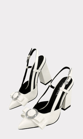VANNITY ZAPATILLAS BLANCAS CON HEBILLA METALICA EN CINTA TALONERA DESTALONADAS CONFECCIONADAS EN CHAROL Y TACON GRUESO DE 9.5 CM PARA CHICA