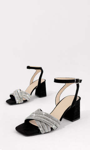 VENUS ZAPATILLAS NEGRAS DE PUNTA CUADRADA ABIERTA CON STRAPS DE BRILLOS ARRIBA DE LOS DEDOS Y TACON GRUESO DE 8.5 CM CONFECCIONADOS EN GAMUZA