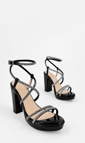 VOGUE ZAPATILLAS NEGRAS DE CHAROL CON BRILLOS EN STRAPS CRUZADOS AL FRENTE Y PUNTA SEMI REDONDA CON PLATAFORMA DE 1.5 CM PARA DAMA