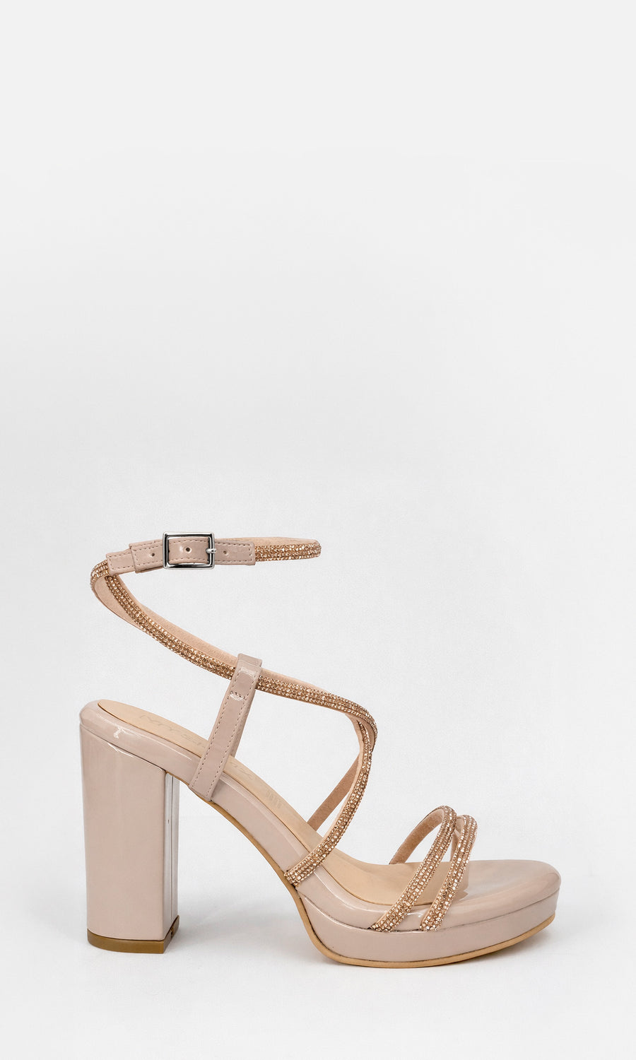 VOGUE OUTFIT PARA USAR EN FIESTA DE JARDIN COMBINANDO ZAPATILLAS NUDE DE CHAROL CON TACON CUADRADO Y VESTIDO CORTO DE SATIN 