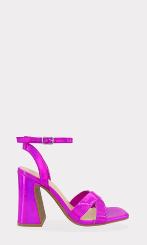 XANTHE ZAPATOS ABIERTOS TACON ACAMPANADO DE TALON DESCUBIERTO CON HEBILLA CUADRADA EN PULSERA TOBILLERA