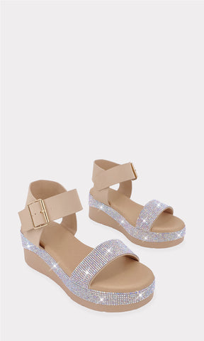 ZULEIKA SANDALIAS CAMEL CON ACABADO DE NUBOCK Y BRILLOS EN STRAP DELGADO ARRIBA DE LOS DEDOS CON TACON WEDGE DE 6 CM PARA USAR EN PRIMAVERA