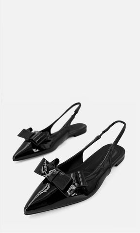 Balerina slingback ALMOND NEGRO multitextura con acabado brillante, punta estilizada y moño frontal, vista tres cuartos