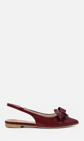 Balerina slingback ALMOND ROJO VINO multitextura en tono rojo vino, con punta afilada, moño frontal y diseño destalonado, vista lateral