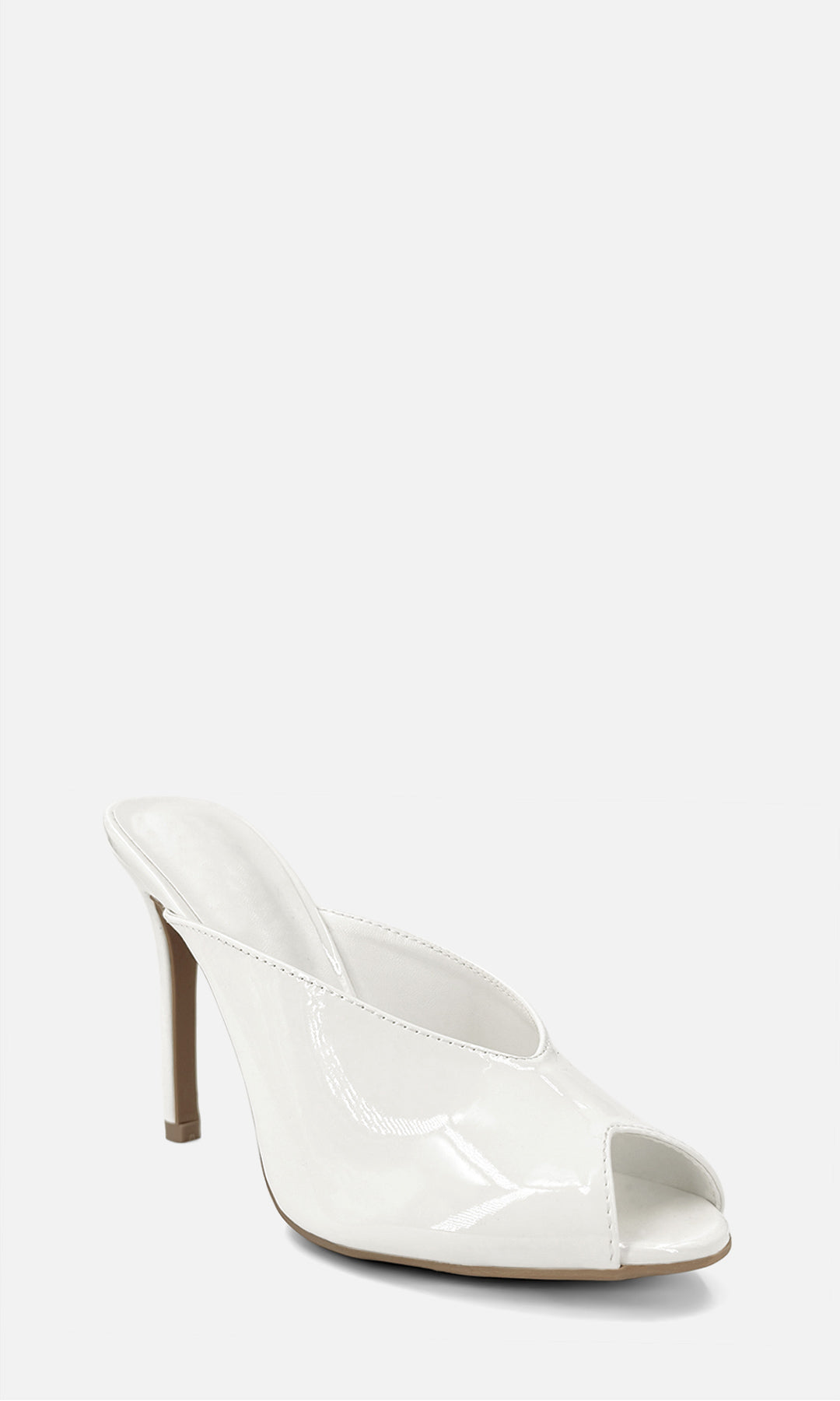 Zapatilla tipo mule MIREYA BLANCO en charol blanco con punta abierta y tacón de 10.5 cm, vista lateral
