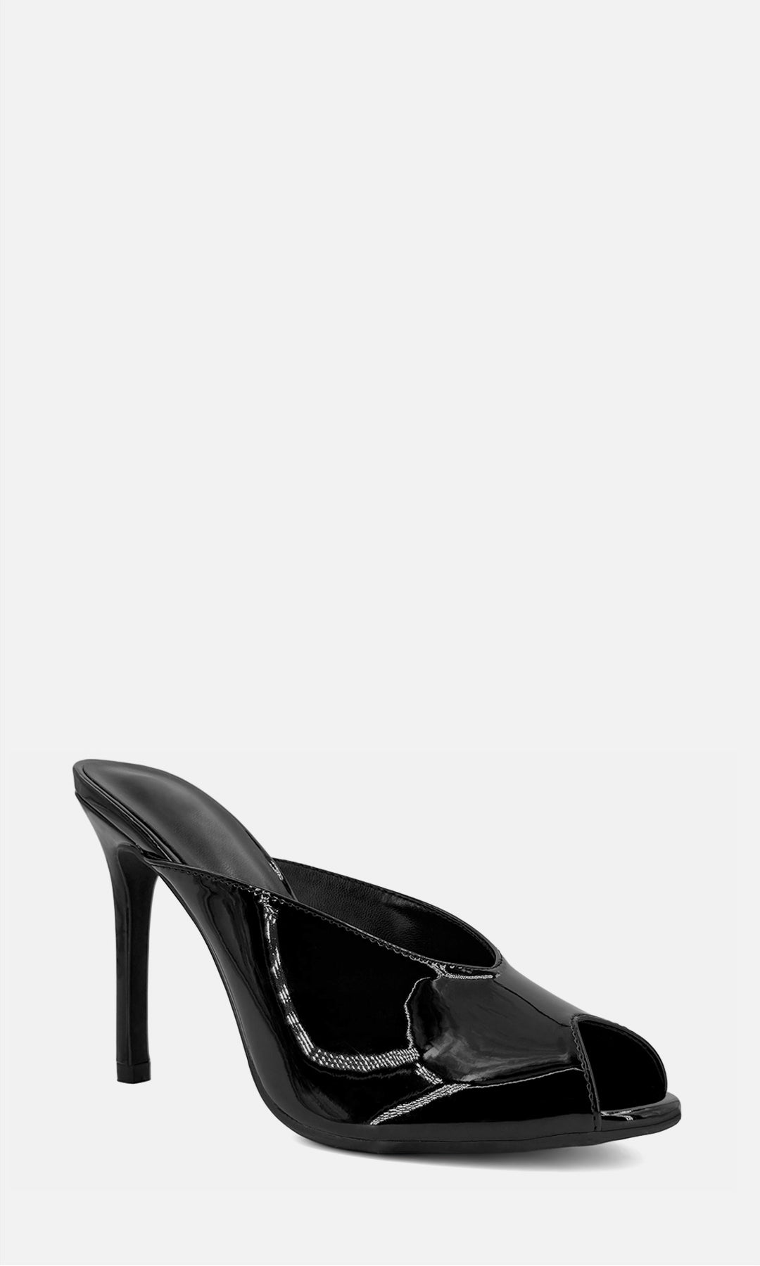 Zapatilla tipo mule MIREYA NEGRO en charol negro con punta abierta y tacón de 10.5 cm, vista lateral