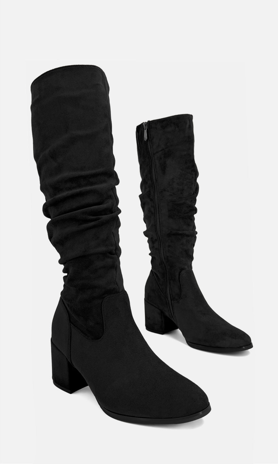 NURI LOOK CON BOTAS NEGRAS DE TACON BAJO Y VESTIDO ACANALADO COLOR CAFE PARA USAR CON BOLSO PEQUEÑO DE LEOPARDO 