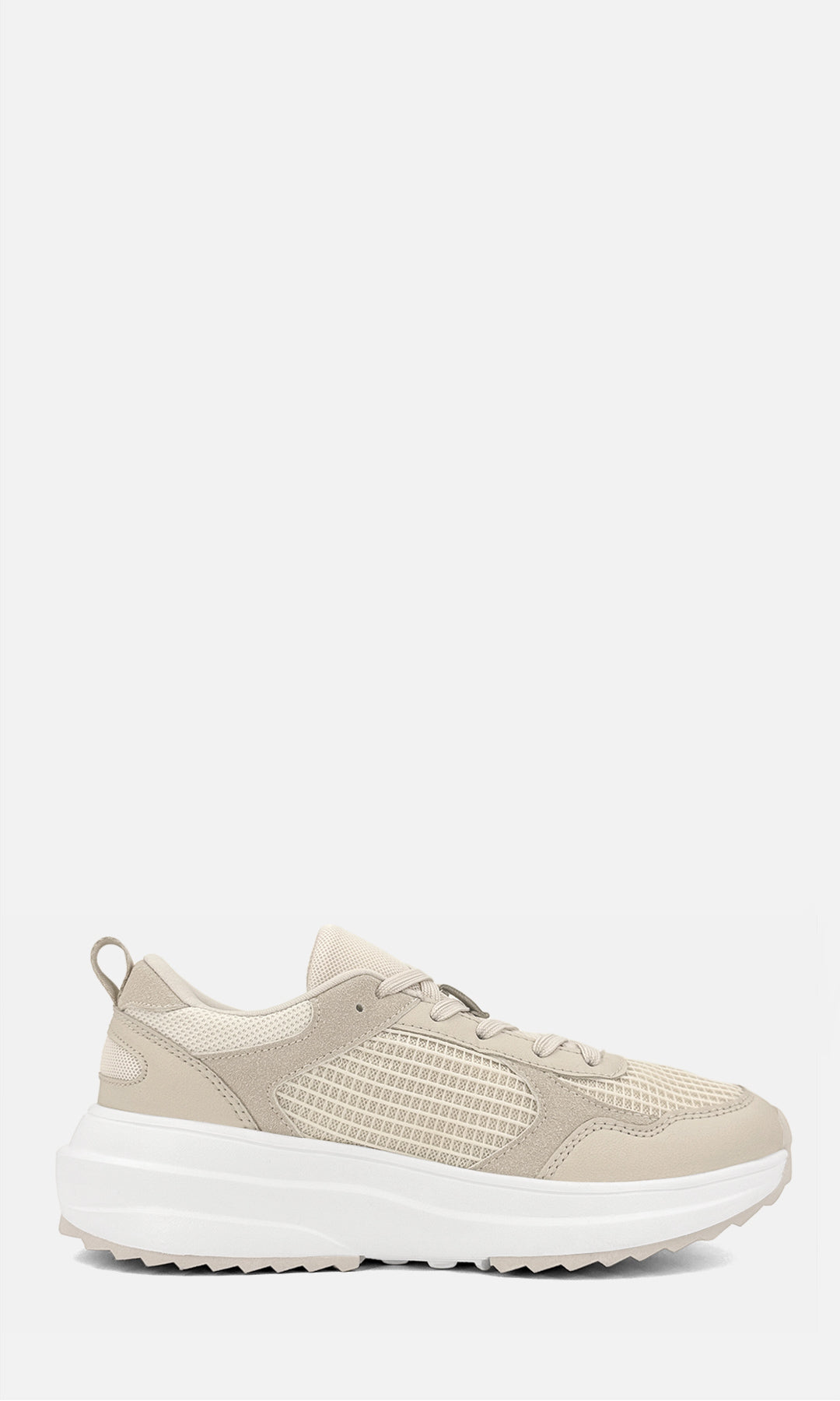 Tenis NAOMI BLANCO MARFIL para mujer con exterior multitextura, plataforma de 2.5 cm y tacón de 4.5 cm, vista lateral