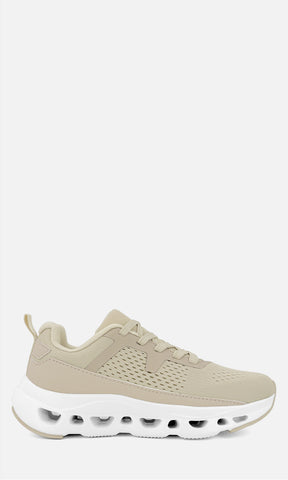 Tenis ZINNIA NUDE de tejido y vinipiel con plataforma de 2.5 cm y tacón de 4 cm, vista lateral